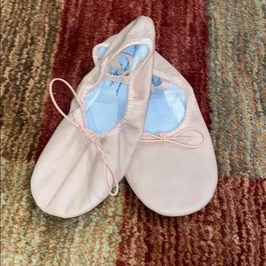 ABT Spotlights Ballet Shoes Size 1
